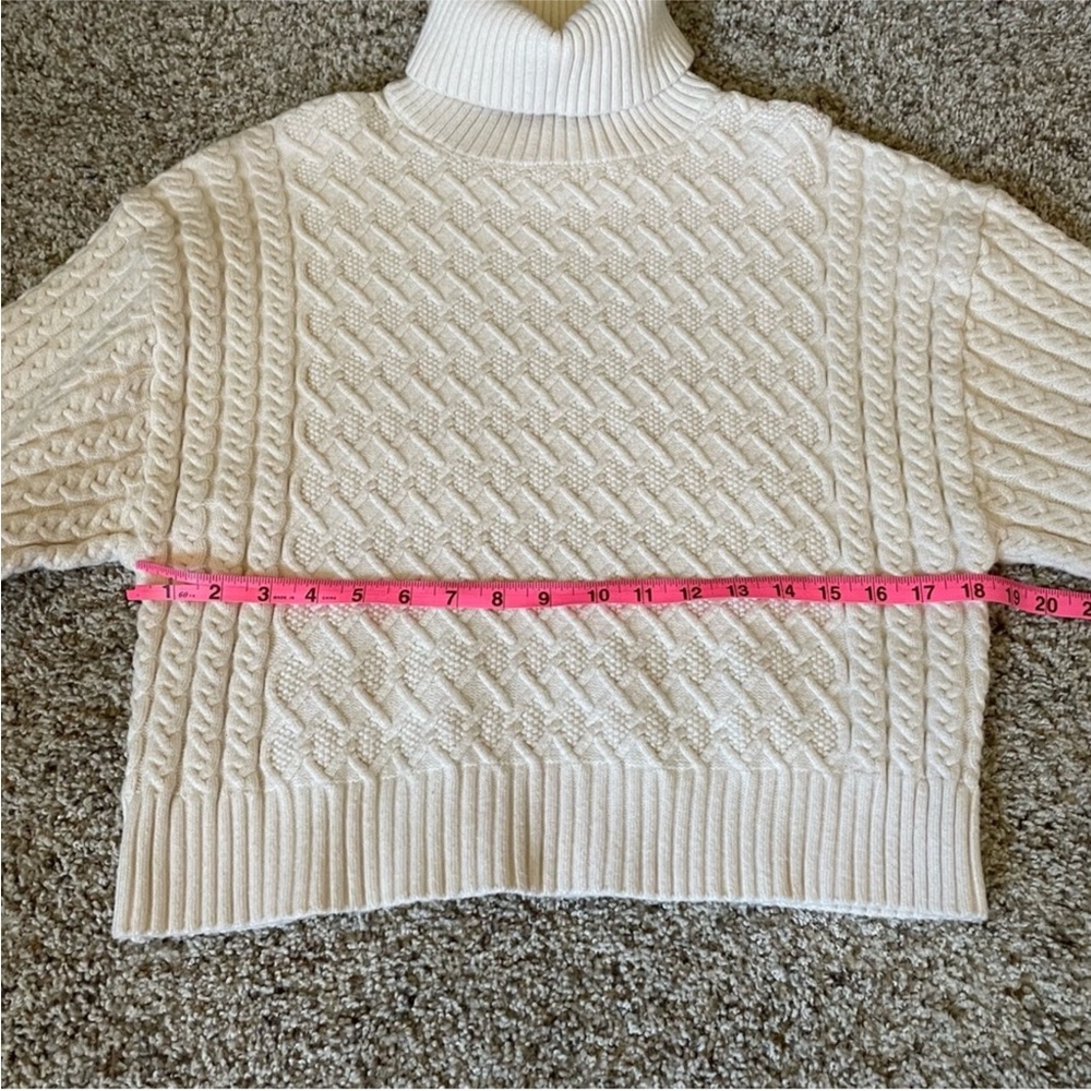 T Tahari Cable Crop Knit TurtleNeck Cream medium - Picture 6 of 9